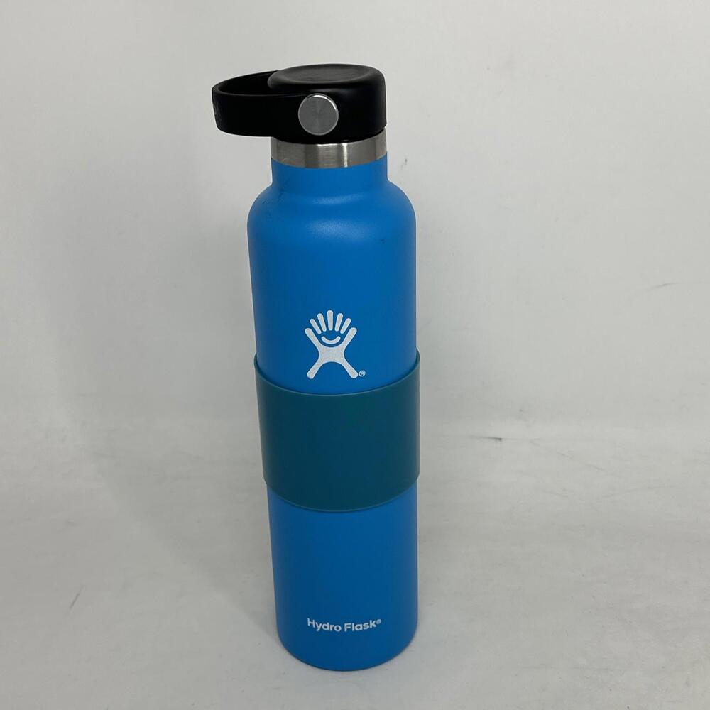 Hydro Flask 21 oz. Water Bottle , Vacuum Insulated with Standard Mouth Flex Lid